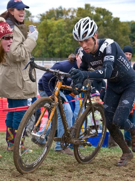 Ryan DeWald (Battley Harley Davidson) receives encouragement from a spectator.