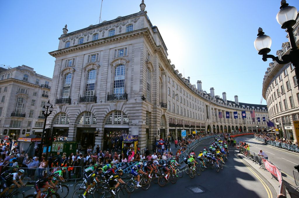The peloton enters Regent St