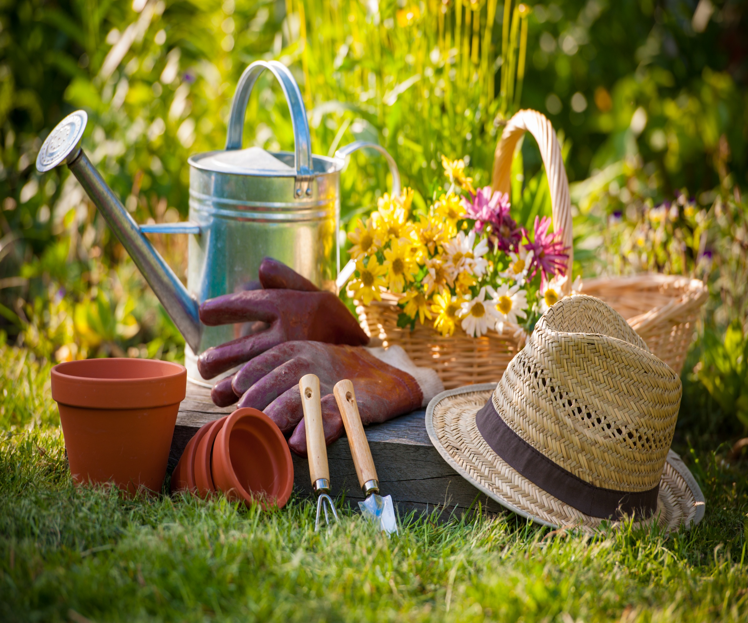 Sumer gardening equipment including a sunhat