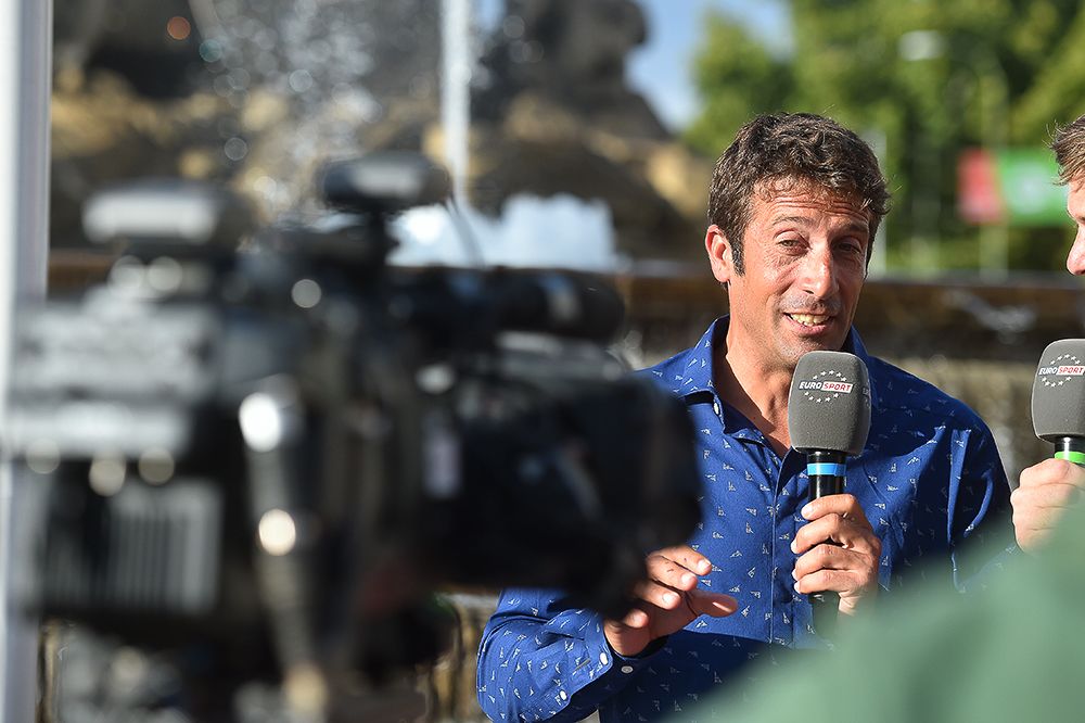 Juan Antonio Fleche working on other side of the camera at the 2015 Vuelta.
