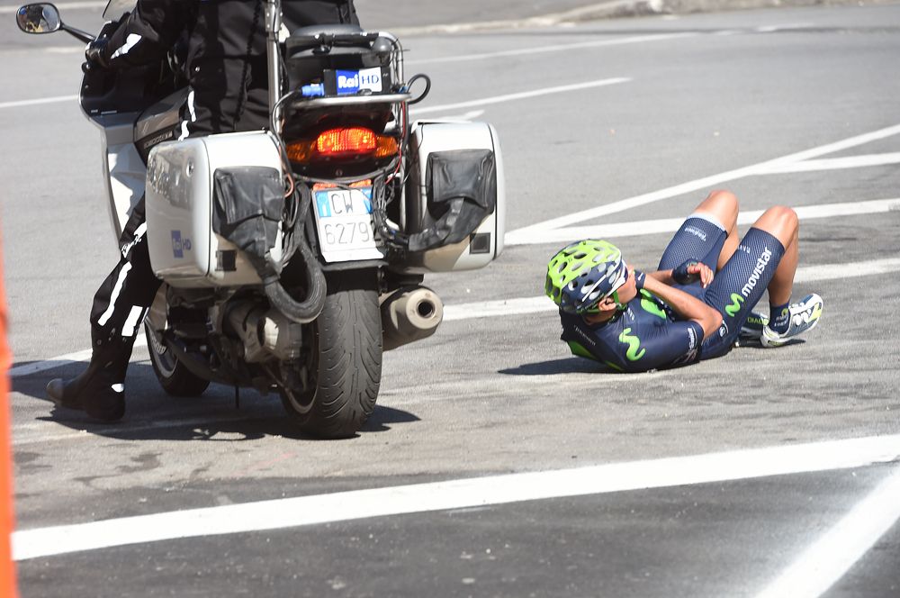 Dayer Quintana (Movistar) hit the deck