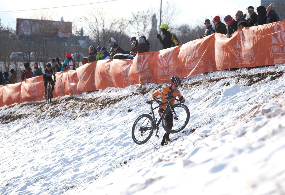 A Boulder Cycle Sport rider making his way up onto the ridge