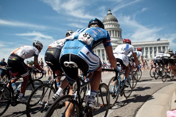 Riders head up the climb towards the capitol building.
