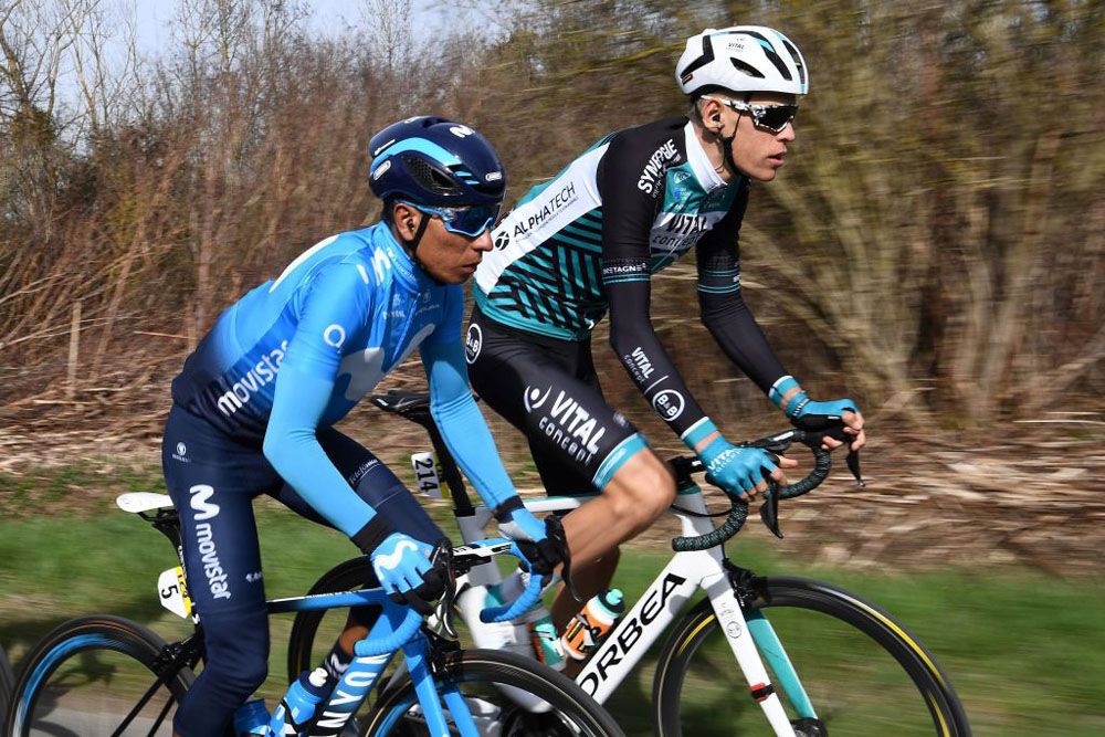 Nairo Quintana (Movistar) shelters from the wind in Paris-Nice