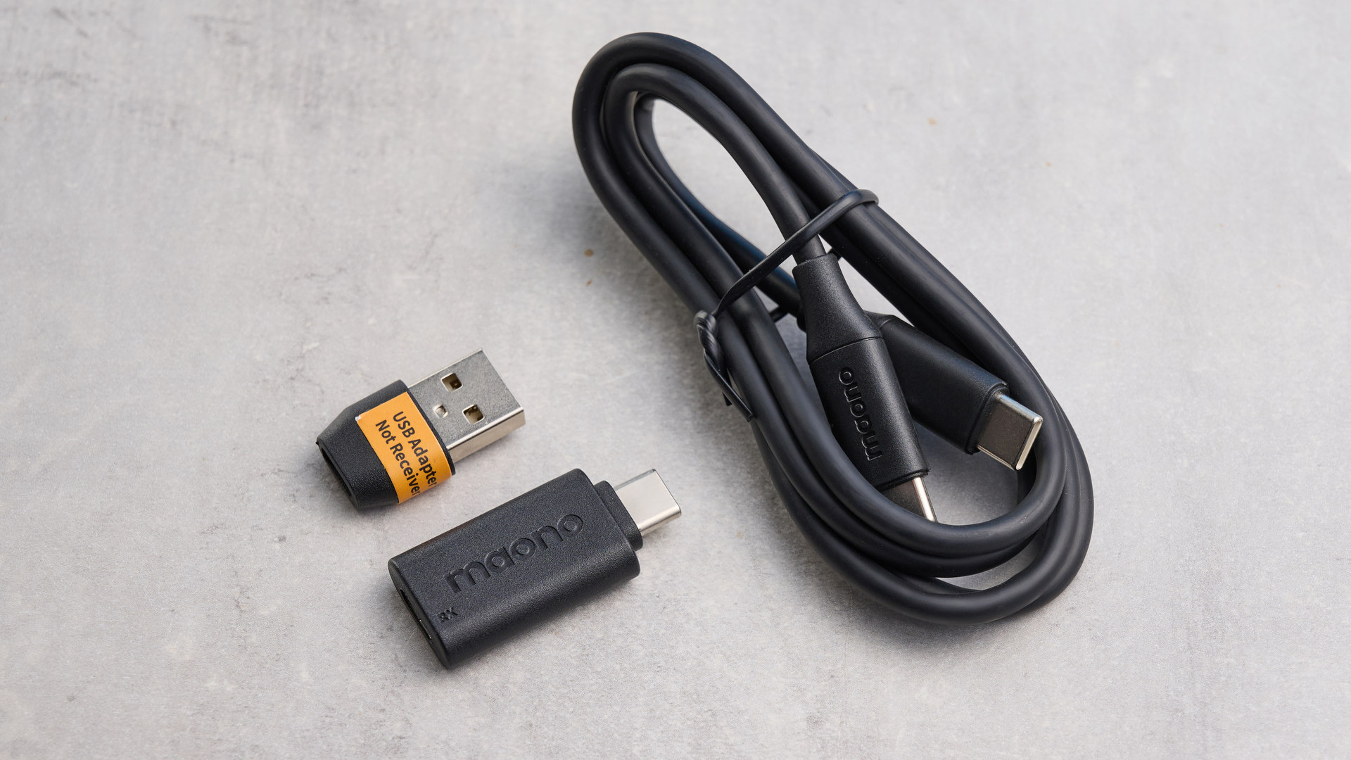 the maono dm40 pro microphone with an RGB panel and a built in pop filter with usb-c connectivity and wireless connectivity