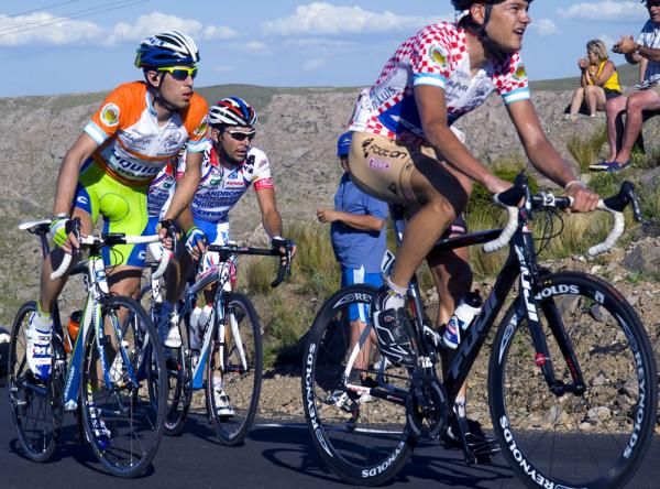 Valls (Footon-Servetto) continues to lead the front group