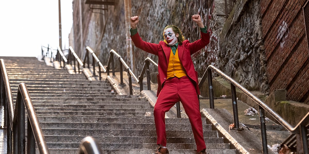 Joaquin Phoenix&#039;s Joker dancing on the stairs