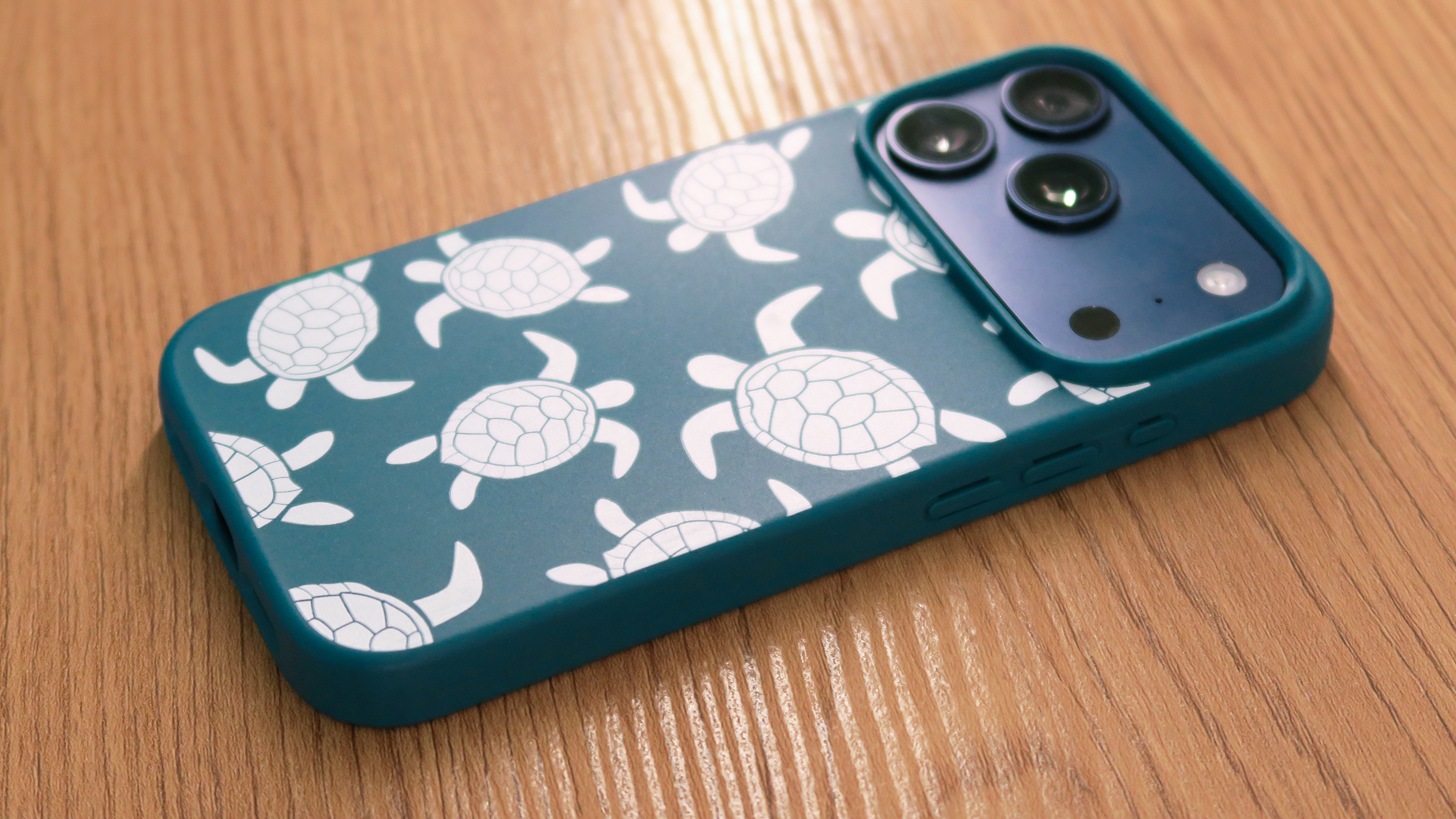 iPhone 17 series case roundup Wave Case angled