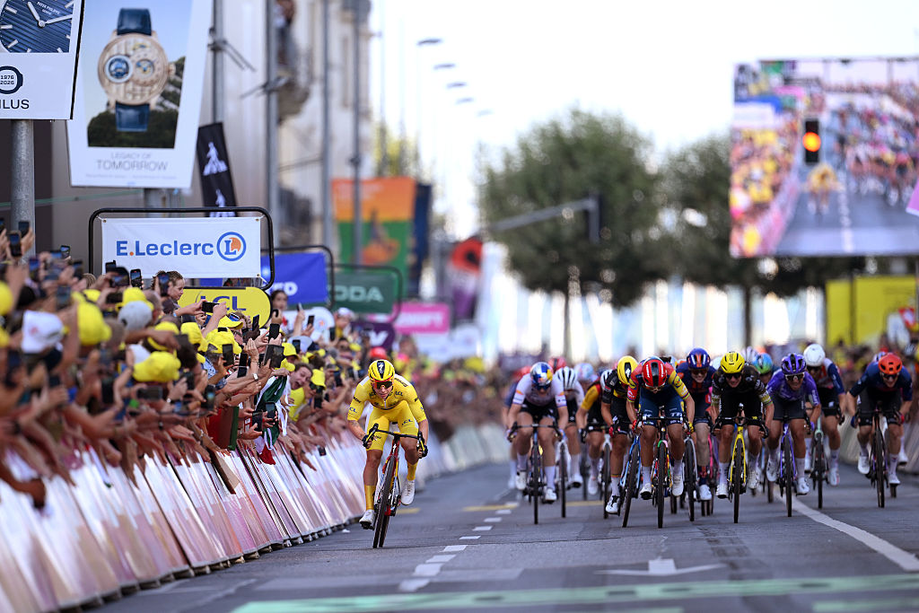 GENEVA, SWITZERLAND - AUGUST 02: Lorena Wiebes of Netherlands and Team SD Worx - Protime - Yellow leader jersey sprints at finish line to win during the 5th Tour de France Femmes 2026, Stage 2 a 147.9km stage from Aigle to Geneva / #UCIWWT / on August 02, 2026 in Geneva, Switzerland. (Photo by Alex Broadway/Getty Images)