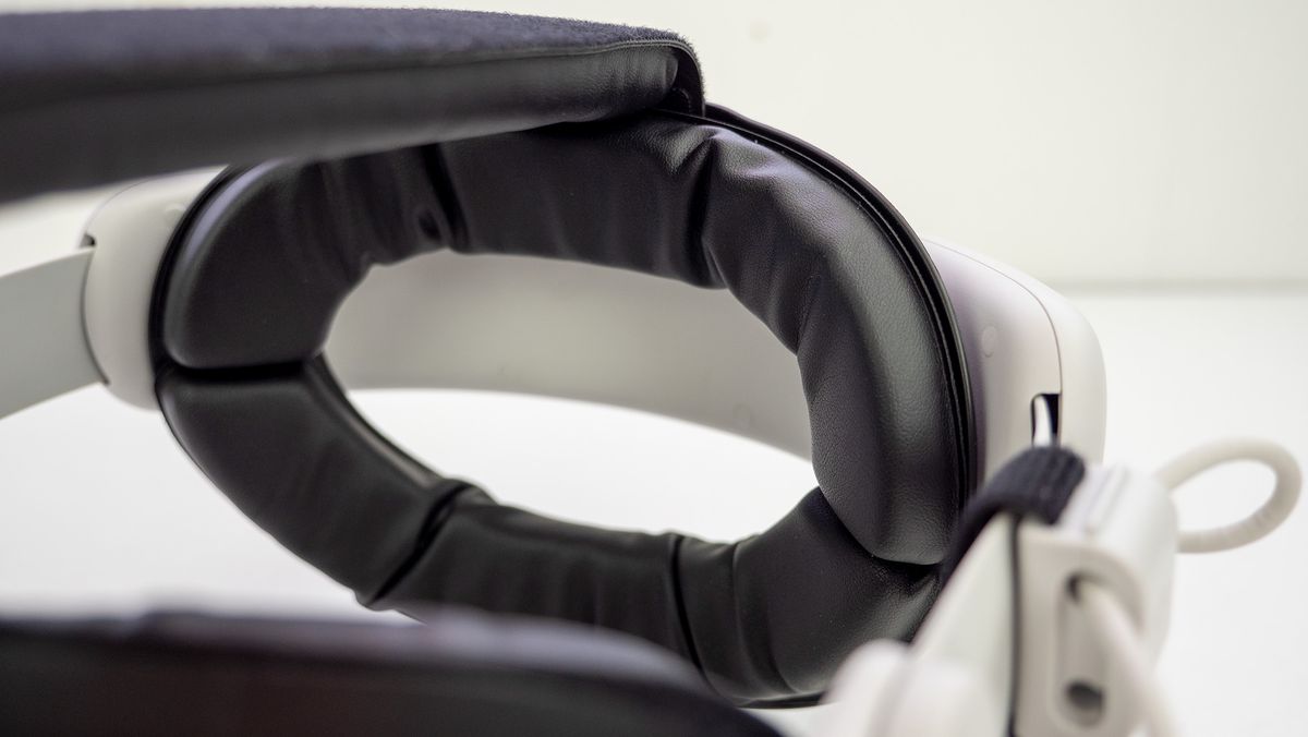 The back padding of the KIWI Design elite battery strap for Meta Quest 2