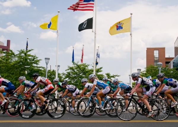 The women pass under a collection of flags early in the race.