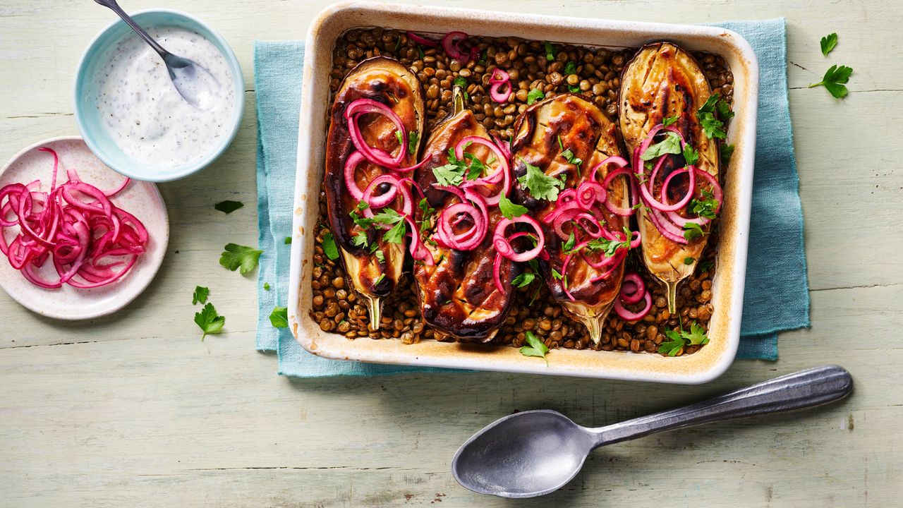 Baked aubergines and lentils 