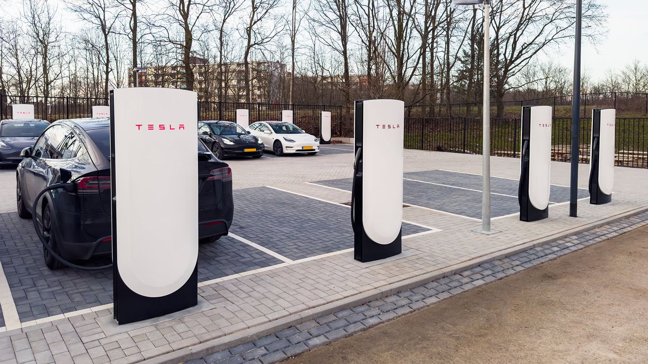 Tesla Supercharger V4