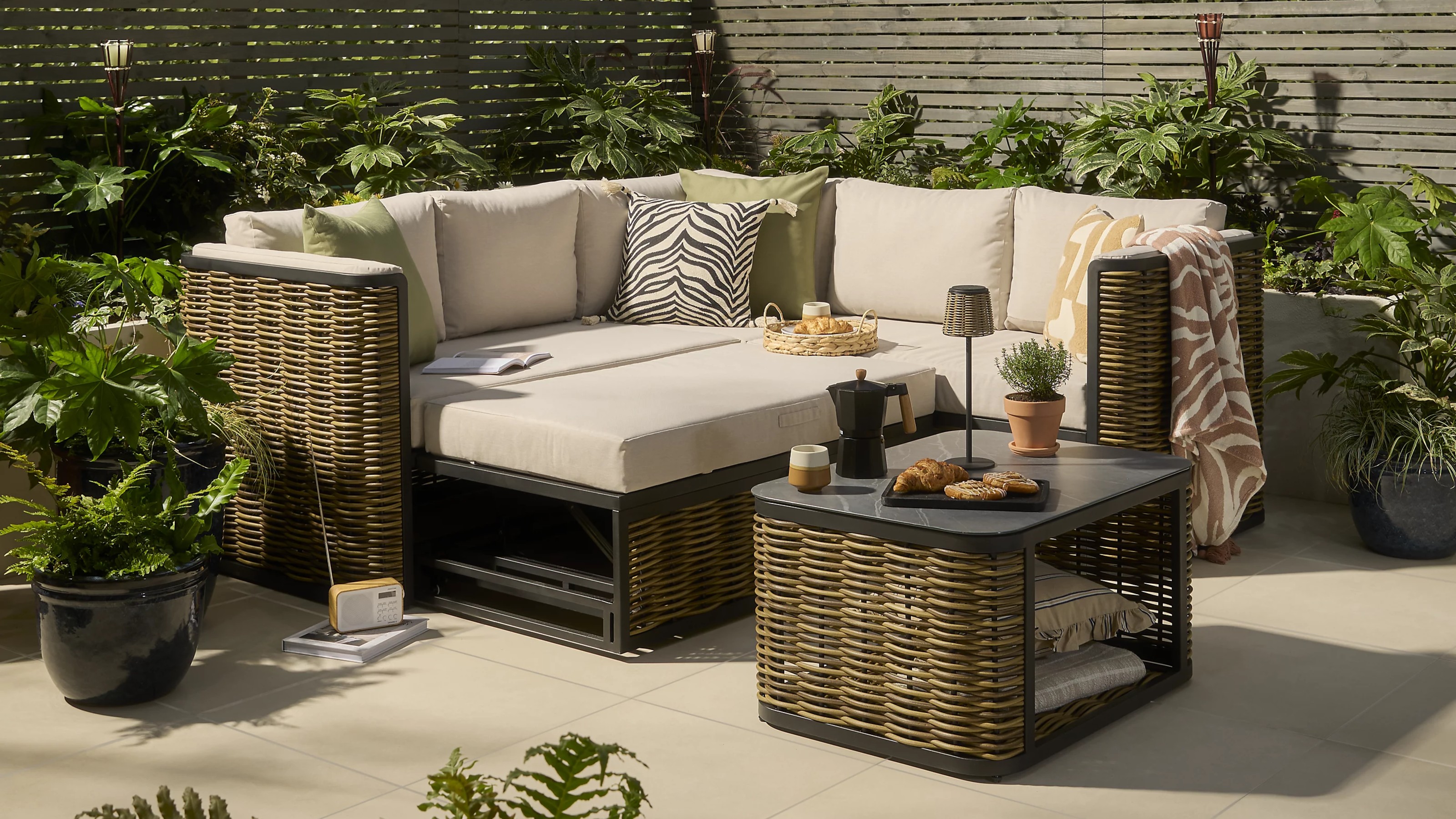 GoodHome Atar Beige Rattan effect 5 Seater Corner Coffee set with unfolded Daybed 