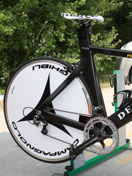 The Campagnolo Ghibli rear disc wheel is a long-familiar sight.