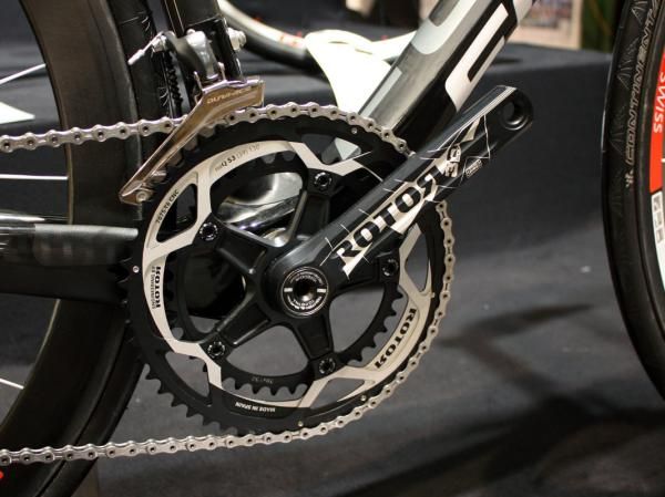 The Izalco Team 1.0 features a Rotor 3D crankset - but with more consumer-friendly round chainrings instead of Rotor's usual Q-Rings.