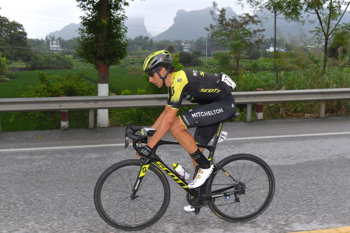 Carlos Verona making his way back to the peloton