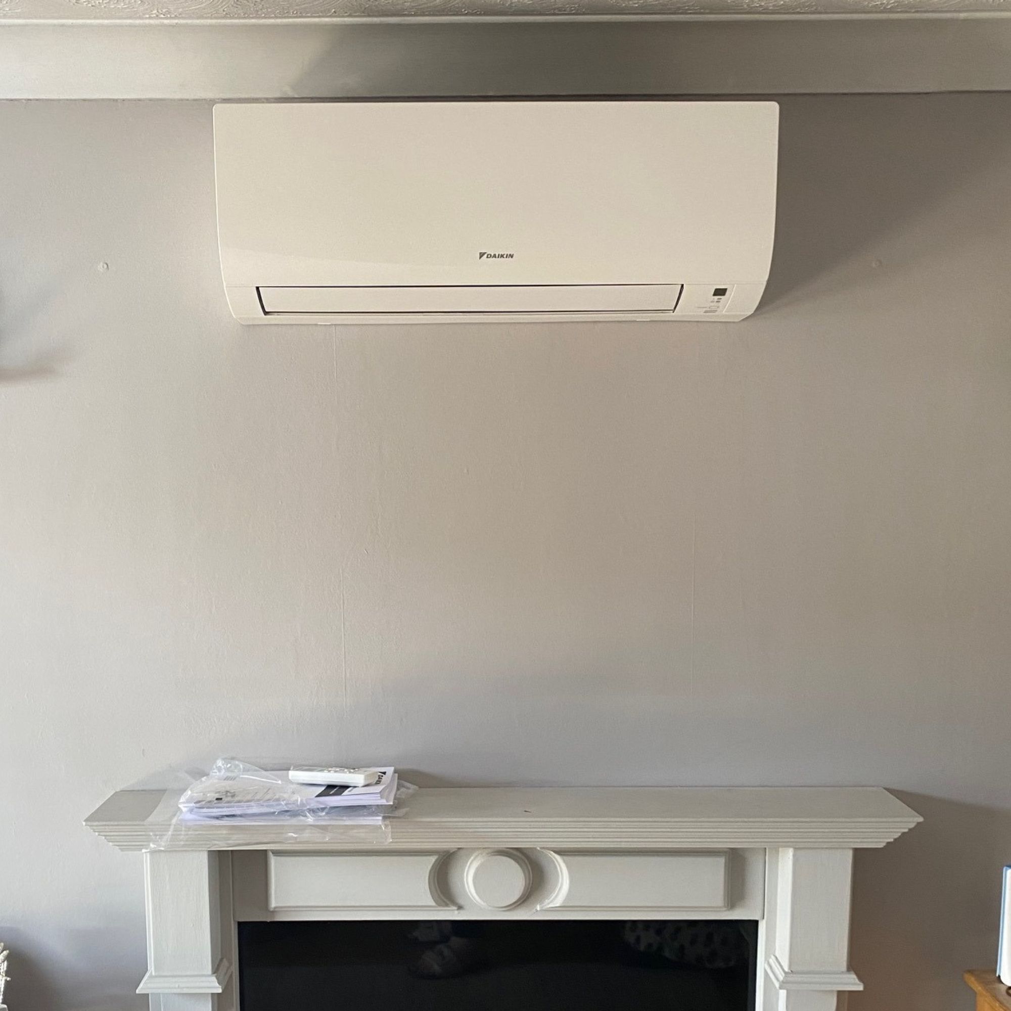 Final installation of the air conditioning indoor unit by BOXT