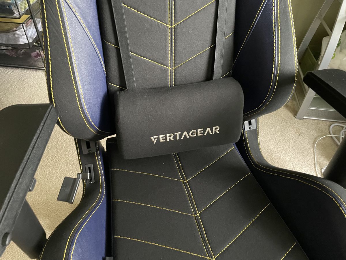 Vertagear Sl5000 Gaming Chair Lifestyle Closeup Lumbar Support Cushion