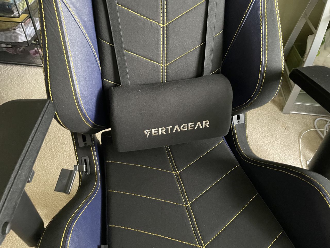 Vertagear Sl5000 Gaming Chair Lifestyle Closeup Lumbar Support Cushion