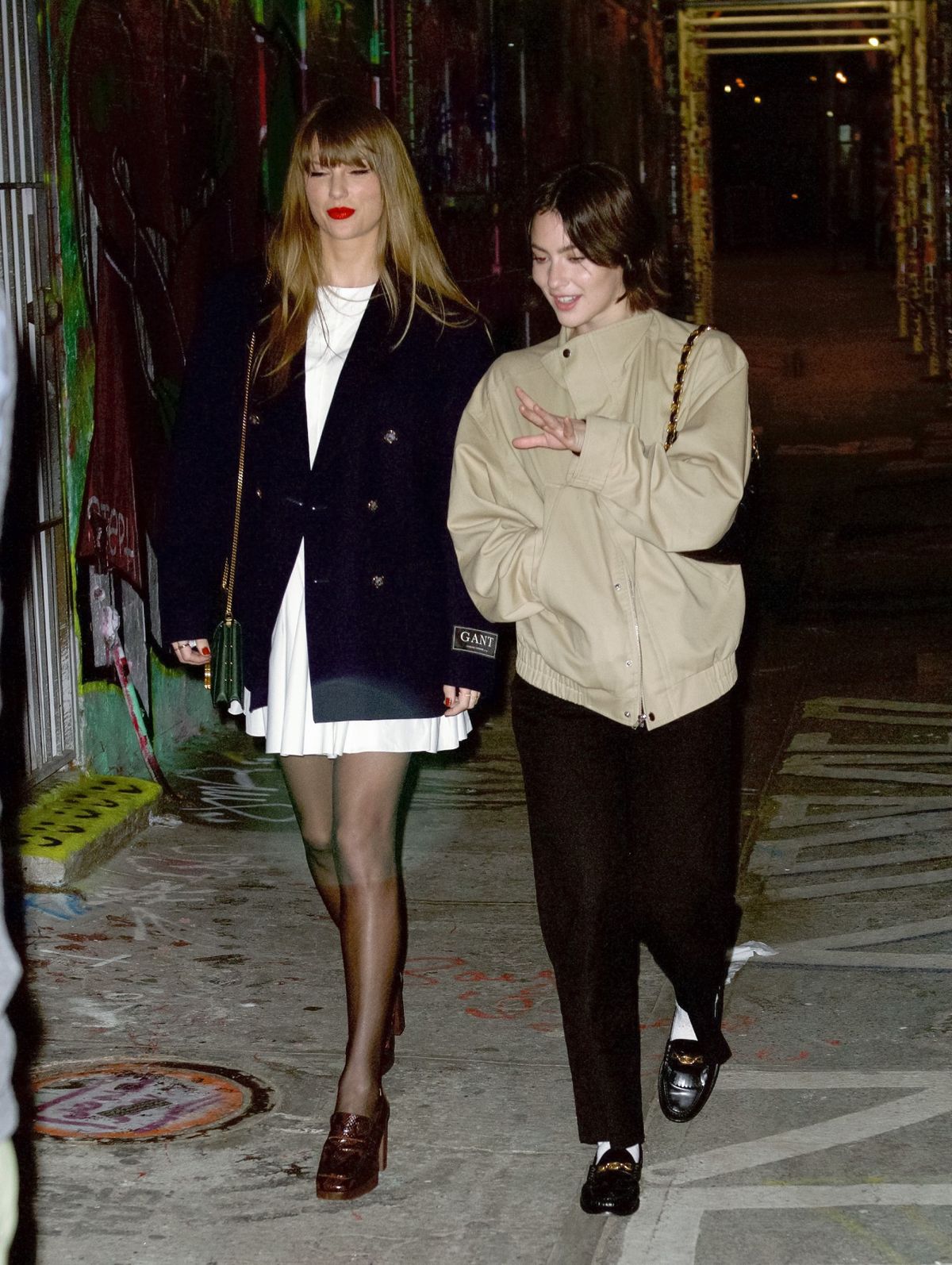 Taylor Swift's Best Streetwear Outfits, And How To Recreate Them ...