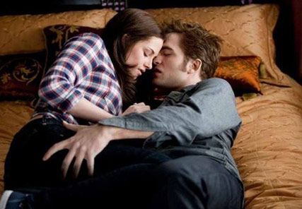 Robert Pattinson &amp; Kristen Stewart - Eclipse stills - Eclipse trailer - Twilight eclipse stills - Celebrity News - Marie Claire