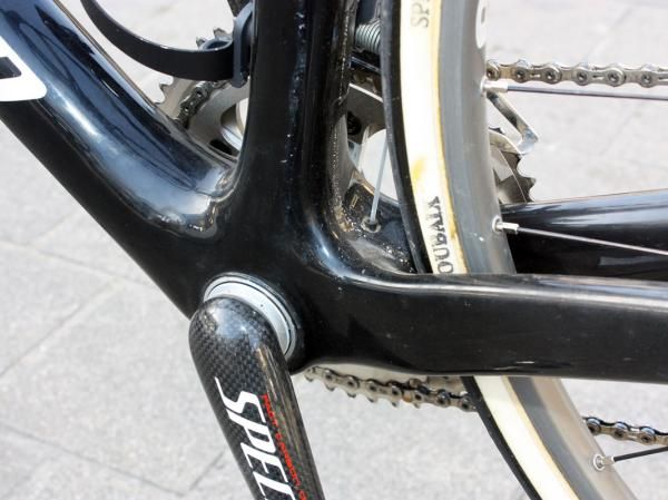 Chain stays are joined to the bottom bracket shell in a smoother fashion on the Project Black frame relative to the current Roubaix SL2.