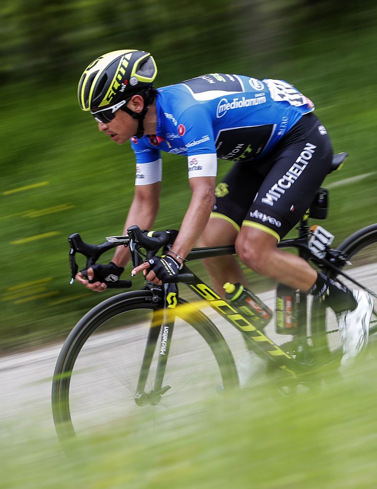 Esteban Chaves (Mitchelton-Scott) loses over 25 minutes on stage 10 at the Giro d'Italia