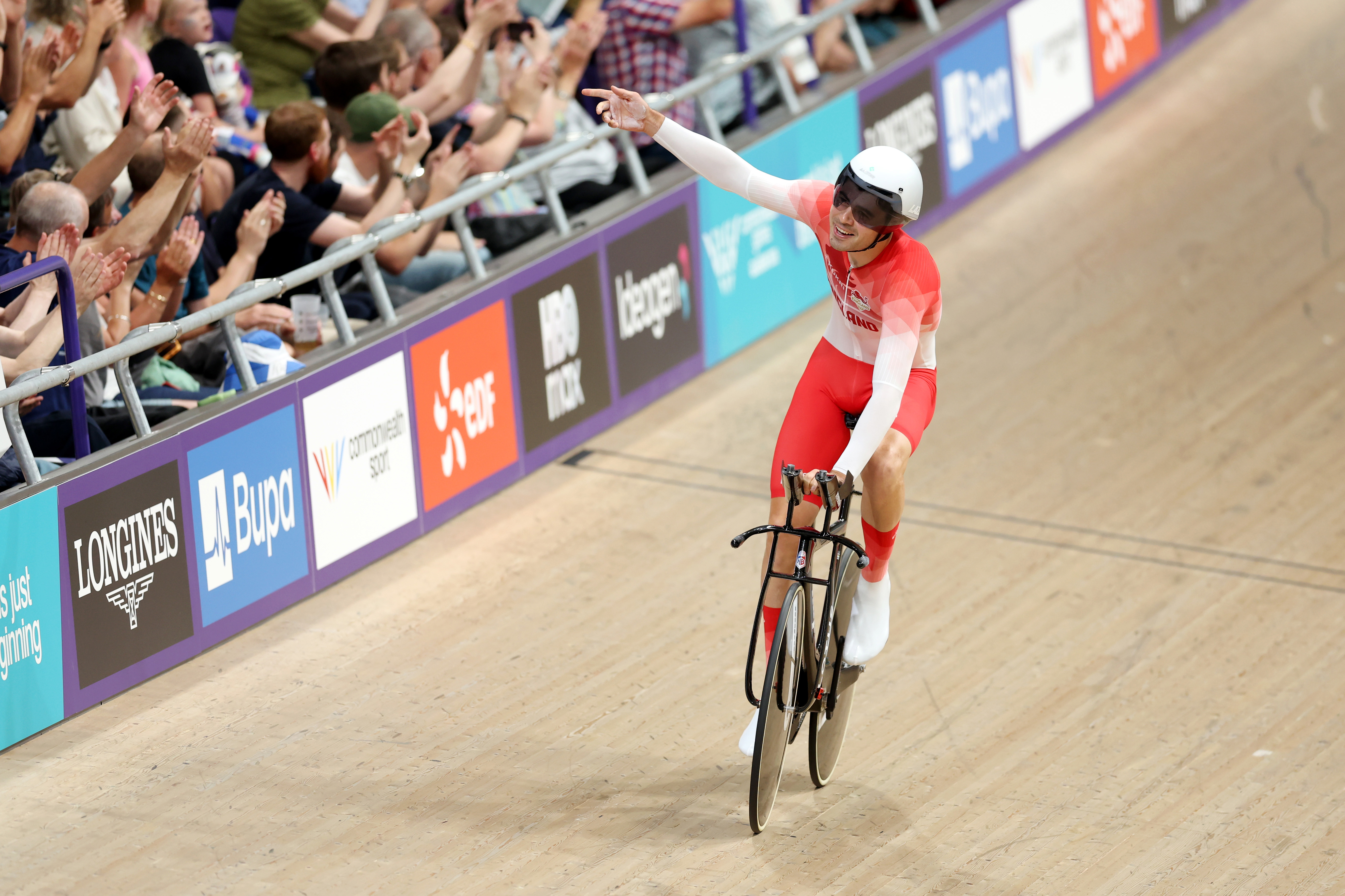 Charlie Tanfield of Team England celebrates victory after the Men's 4000m Team Pursuit Finals Gold race at the 2026 Commonwealth Games