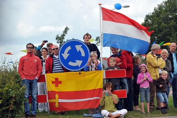 Fans support the Vuelta a Espa&ntilde;a.