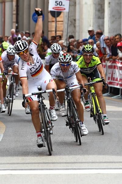 Ina Yoko Teutenberg (HTC-Highroad) wins stage 4 from Giorgia Bronzini (Colavita Forno D'Asolo) and Monia Baccaille (SC MCipollini Giordana)