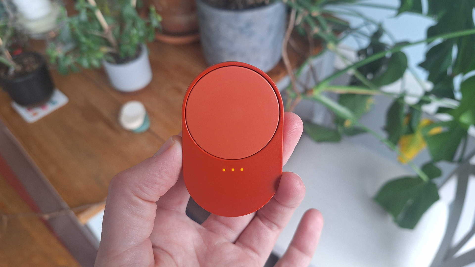 IKEA Bilresa smart switch in tester's hand