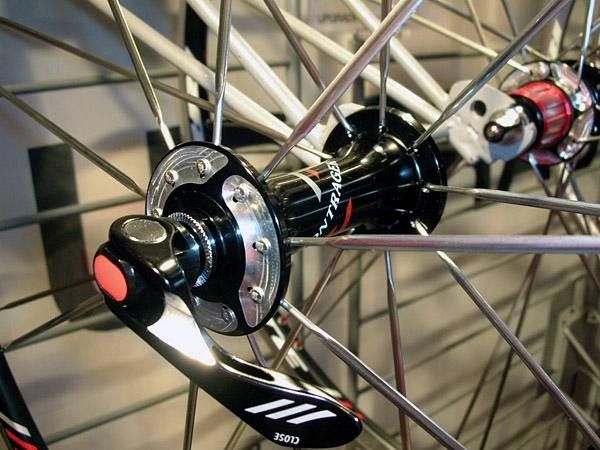 Race Lite front hub