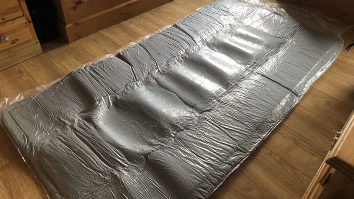 My MAXYOYO Japanese floor mattress rolled out in plastic wrapping