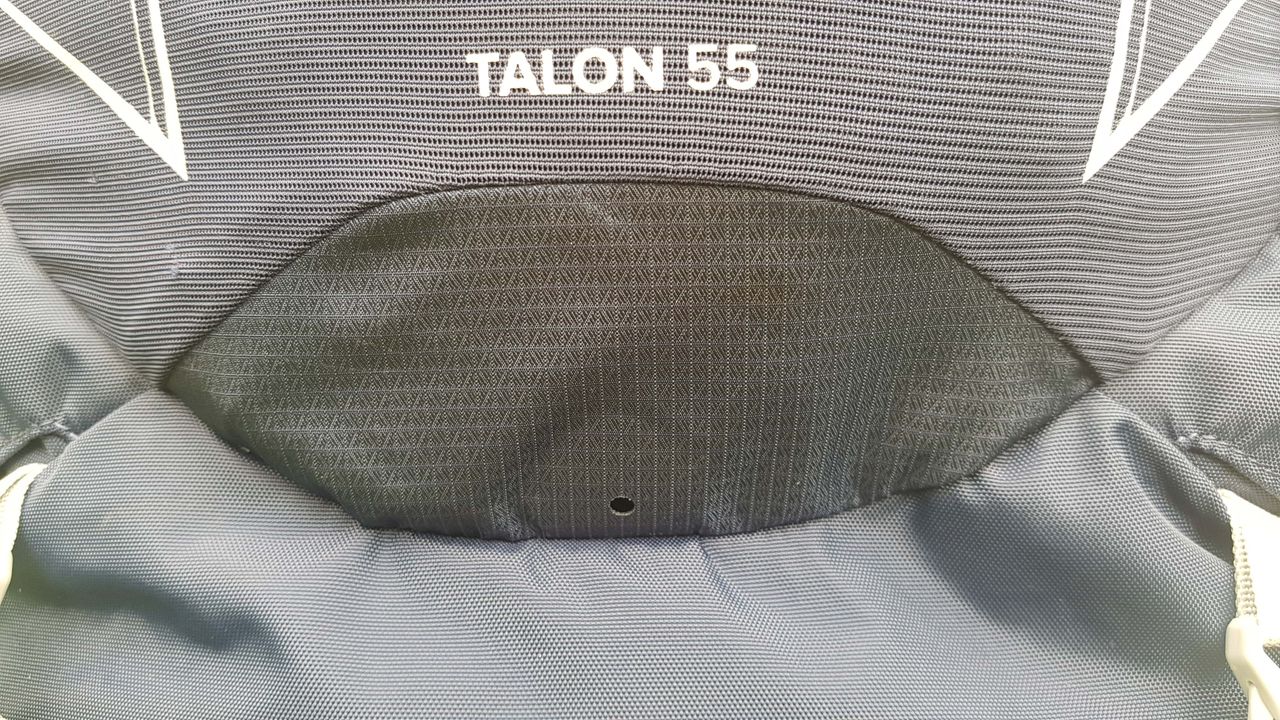 Osprey Talon 55: drainage hole in front mesh pocket
