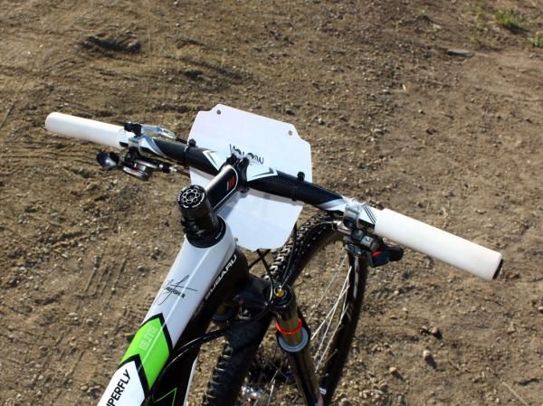 The extra travel on the revamped Superfly hardtail has forced Willow Koerber (Subaru-Trek) to switch to flat bar instead of her previous riser.