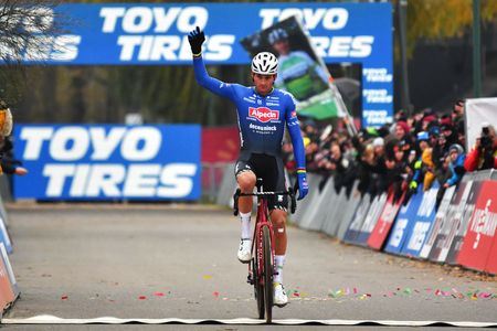 Mathieu van der Poel (Alpecin-Deceuncinck) takes the win in the 16th UCI Cyclocross World Cup Antwerpen 2022