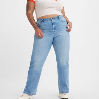 model wearing levis 501 classic plus size jeans