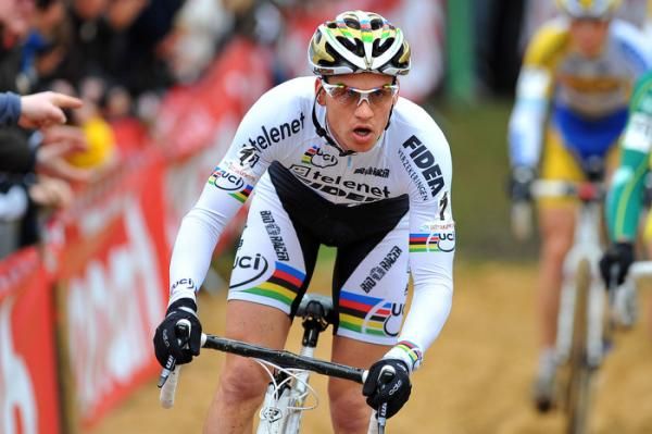 Zdenek Stybar pushes the pace in the front group.