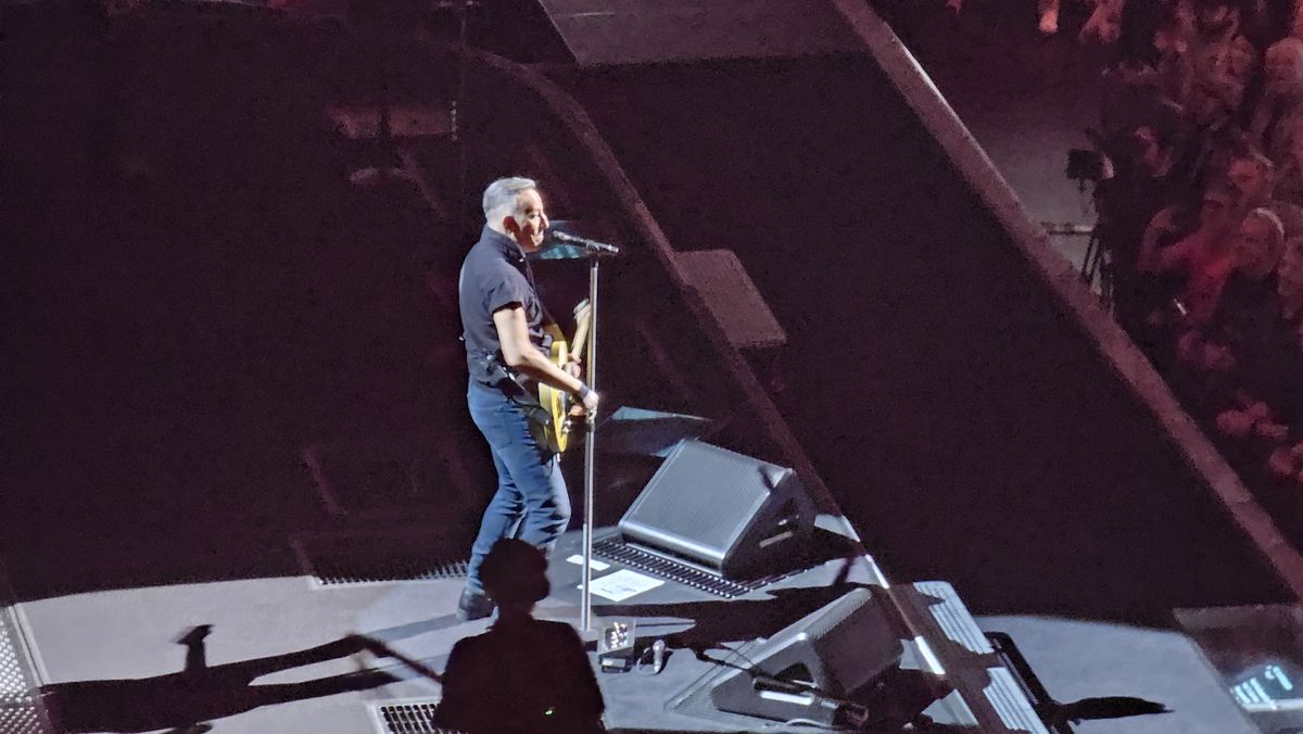 Bruce Springsteen photographed with Samsung Galaxy S23 Ultra 10x zoom