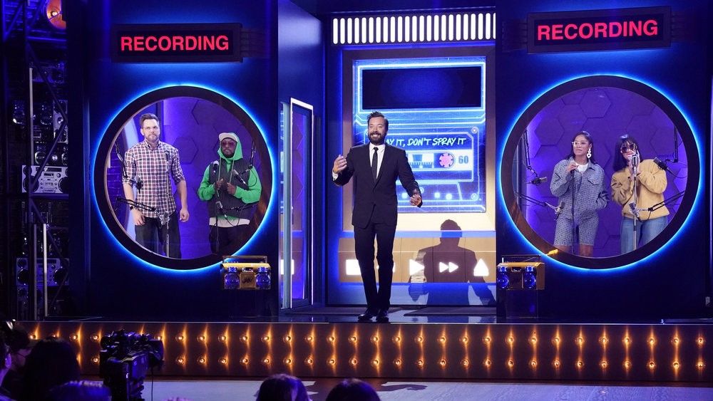 Joel McHale, will.i.am, host Jimmy Fallon, Keke Palmer and Saweetie playing a game in That&#039;s My Jam season 2