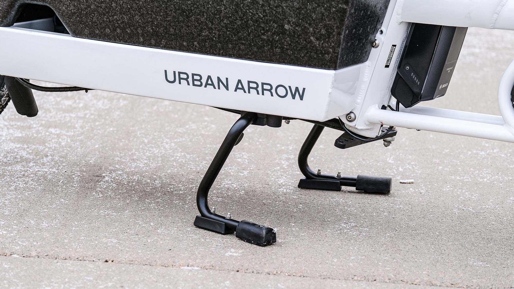Urban Arrow Family Cargo kickstand
