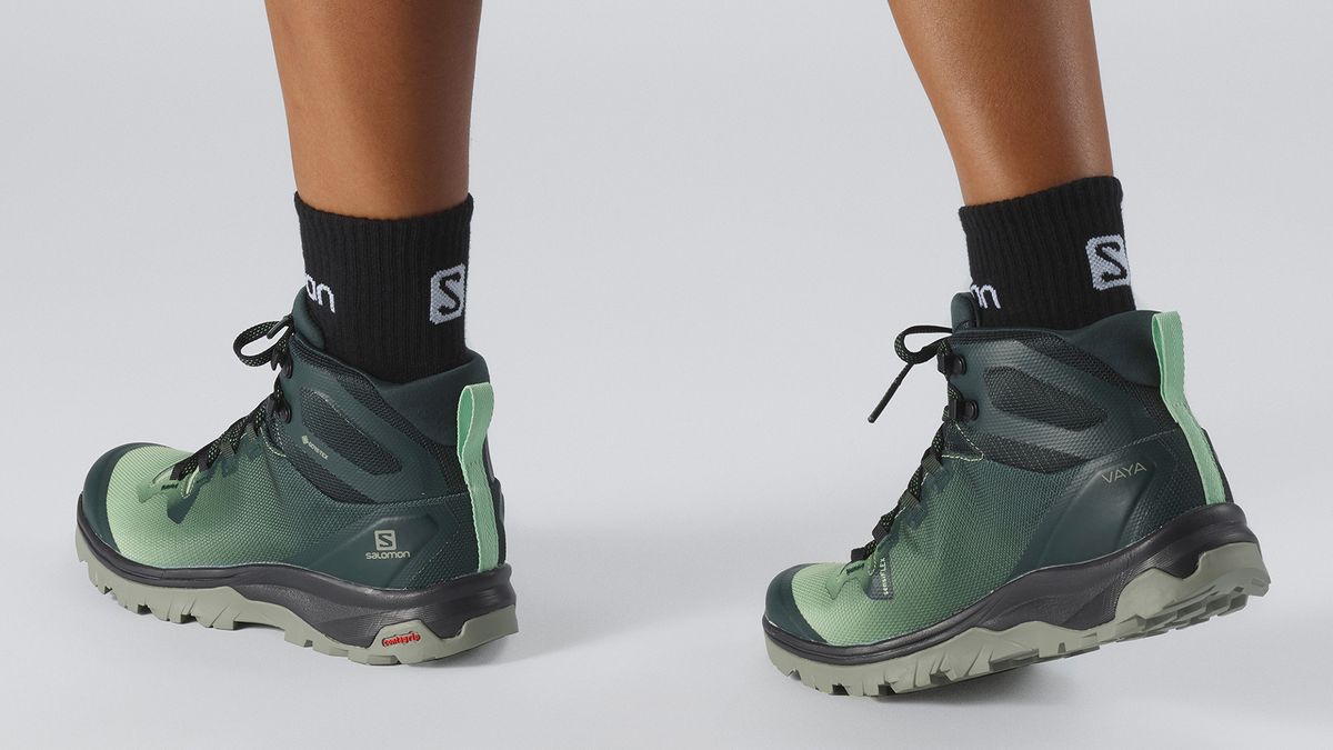 The Salomon Vaya Mid GTX boots are 