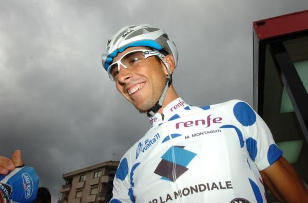 Matteo Montaguti (Ag2r-La Mondiale) in the polka-dot jersey.