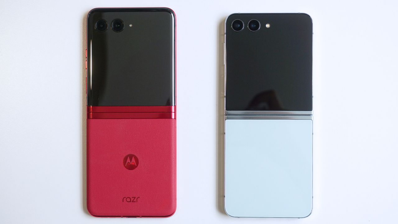 Motorola Razr 40 Ultra vs Samsung Galaxy Z Flip 5 back straight open