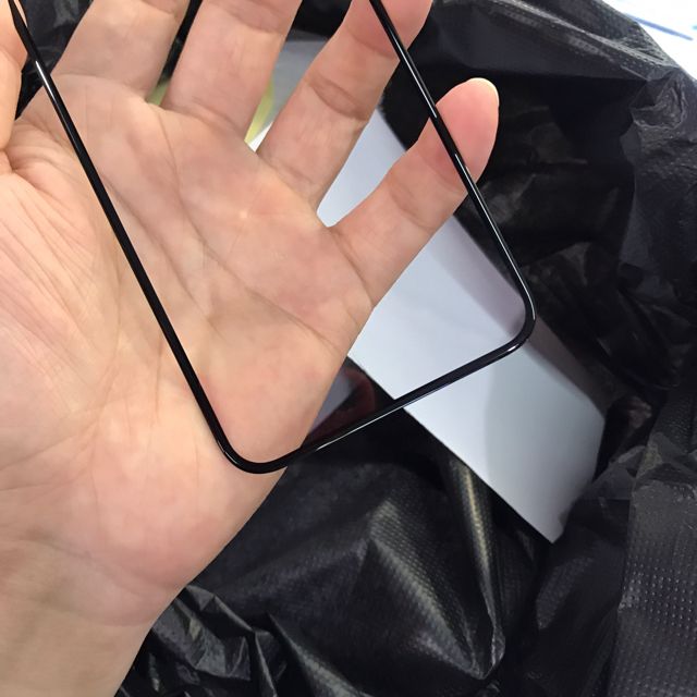 This image shows the bottom edge of the iPhone 8 front panel in full. Credit: Taobao