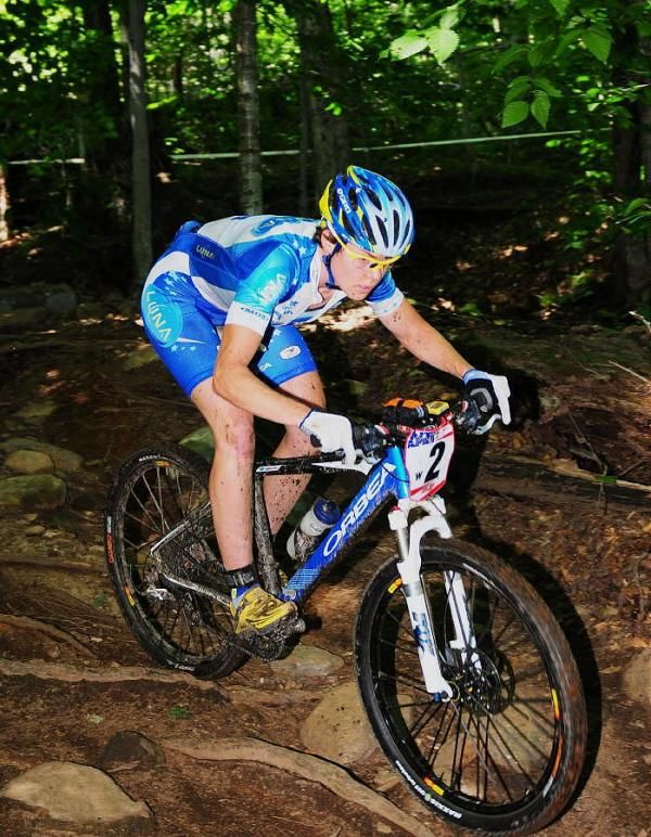 Georgia Gould (Luna Women's MTB) descending