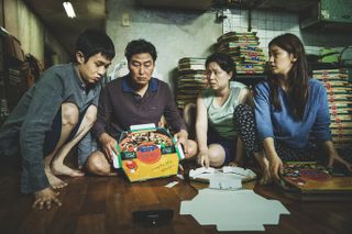 Beste asiatiske filmer: Parasitt (2019) viser familiehygge og samhold. Og litt til.