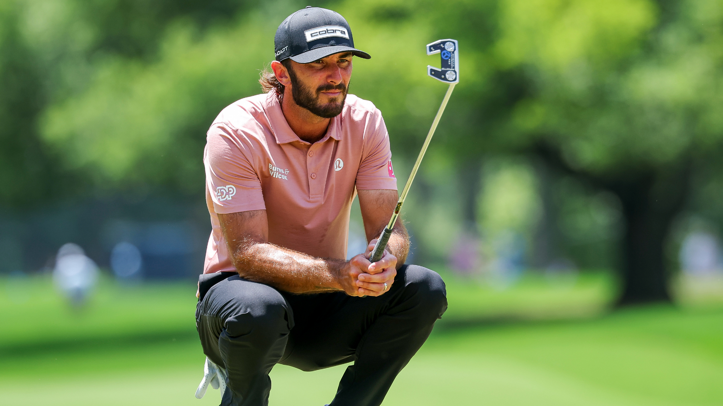 Max Homa lines up a putt