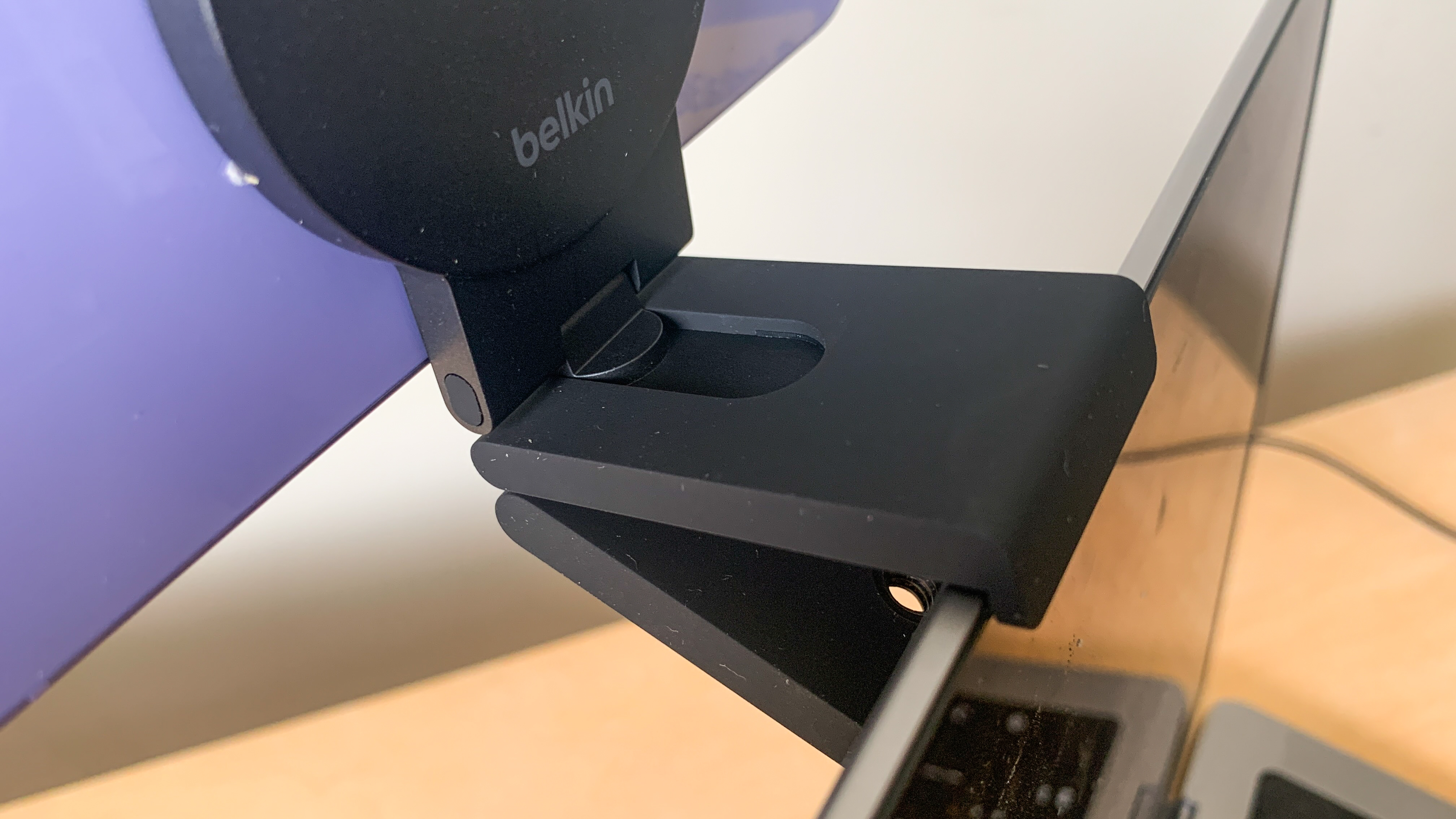 DCW_Belkin iPhone MagSafe Continuity Camera Mount